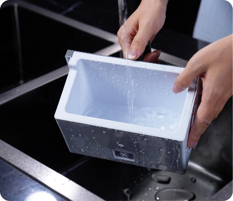 La macchina per ghiaccio Dreame Aura, grazie alla sua struttura facile da pulire, semplifica la manutenzione e garantisce un ghiaccio sempre igienico.