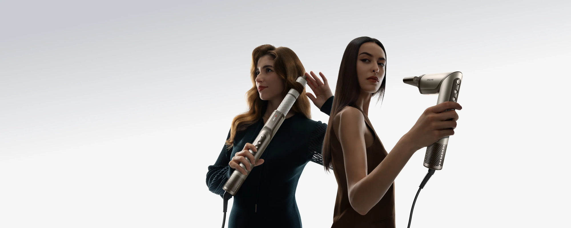 Asciugacapelli Dreame Dazzle agli ioni per un’asciugatura rapida e delicata, con capelli lisci e luminosi.
