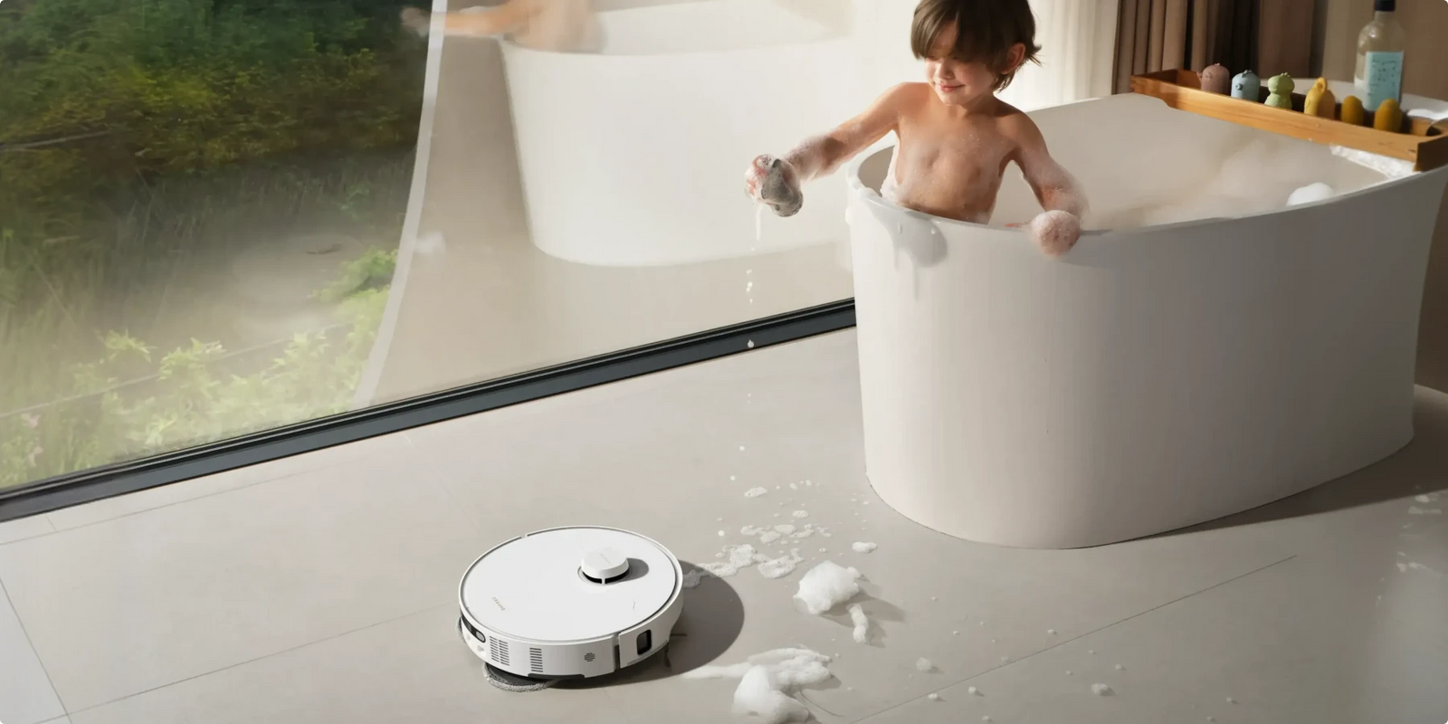 Il robot aspirapolvere Dreame Matrix10 Pro Bianco con panno in spugna assorbe rapidamente l'acqua nel bagno senza aloni.