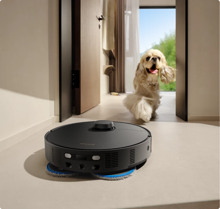 Robot aspirapolvere Dreame Matrix10 Pro con interazione vocale per animali, suoni giocosi catturano l'attenzione di cani e gatti.