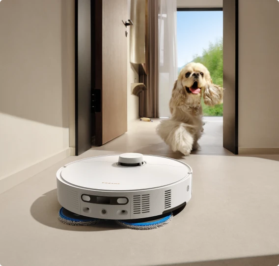 Robot aspirapolvere Dreame Matrix10 Pro con interazione vocale per animali, suoni giocosi catturano l'attenzione di cani e gatti.