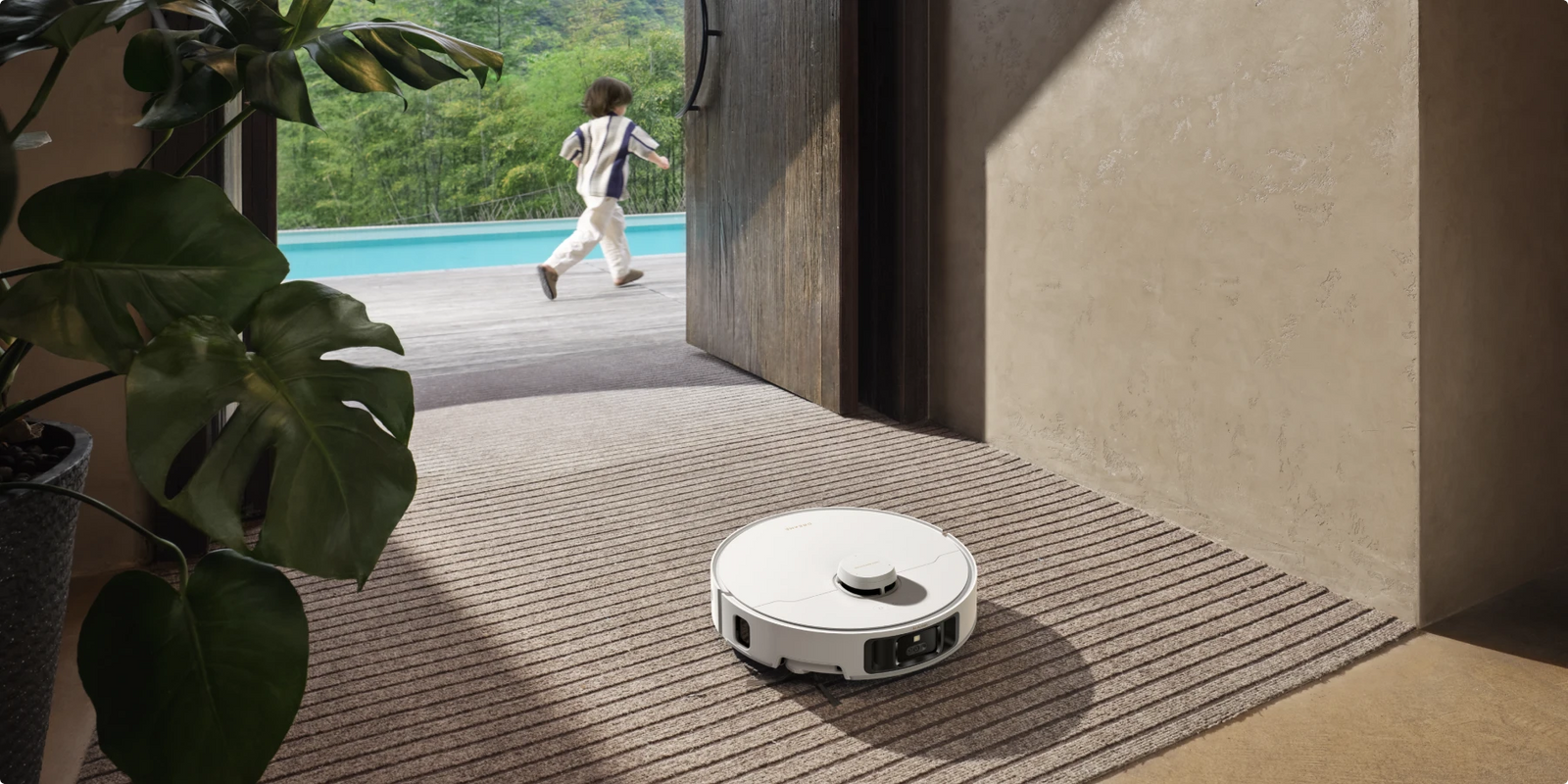 Il robot aspirapolvere Dreame Matrix10 Pro Bianco attraversa automaticamente i tappeti con i panni sollevati, nessun rischio di bagnatura.