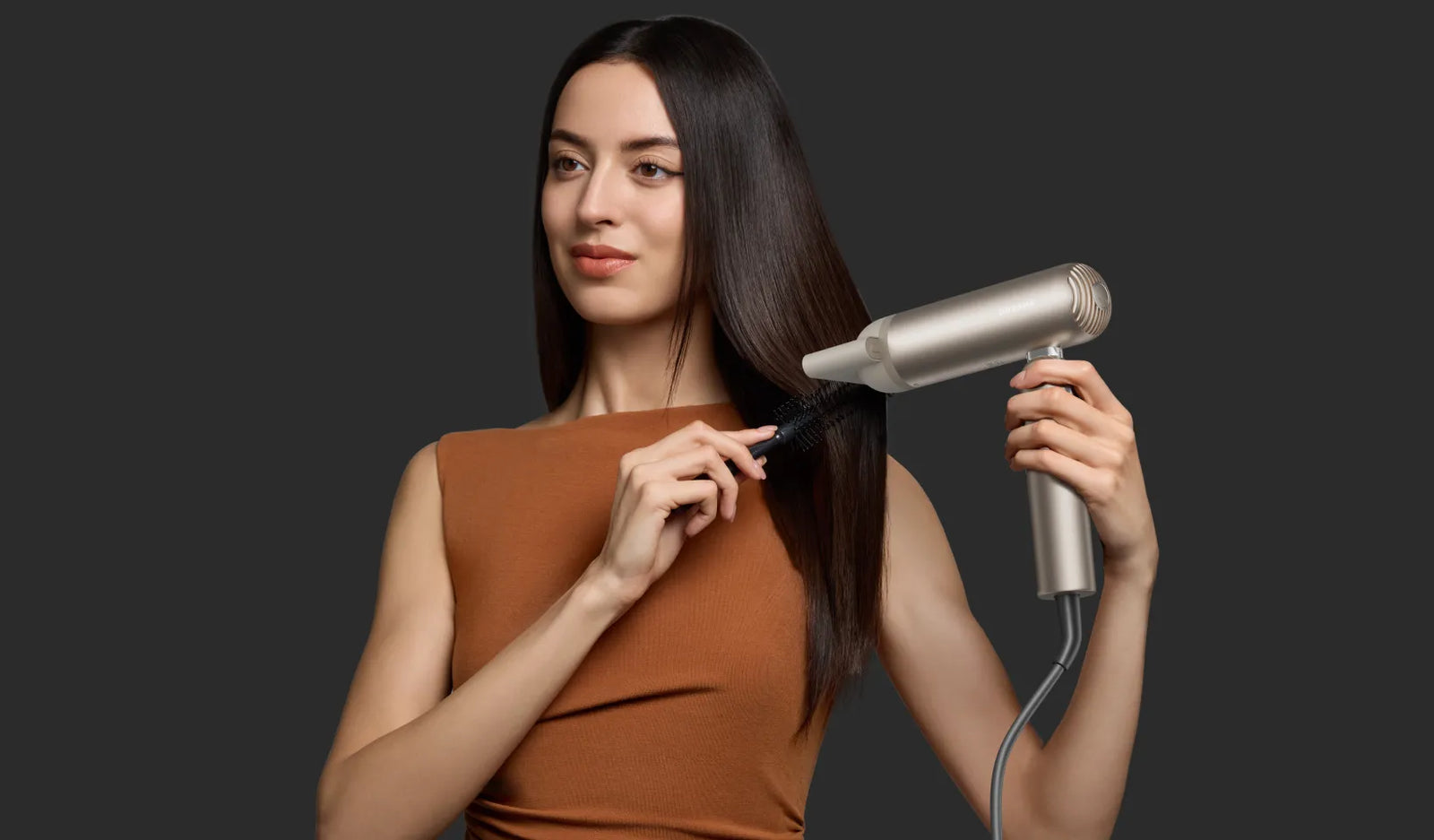 La bocchetta per lo styling del Dreame Pocket Pro dirige il flusso d’aria per capelli lisci o con più volume